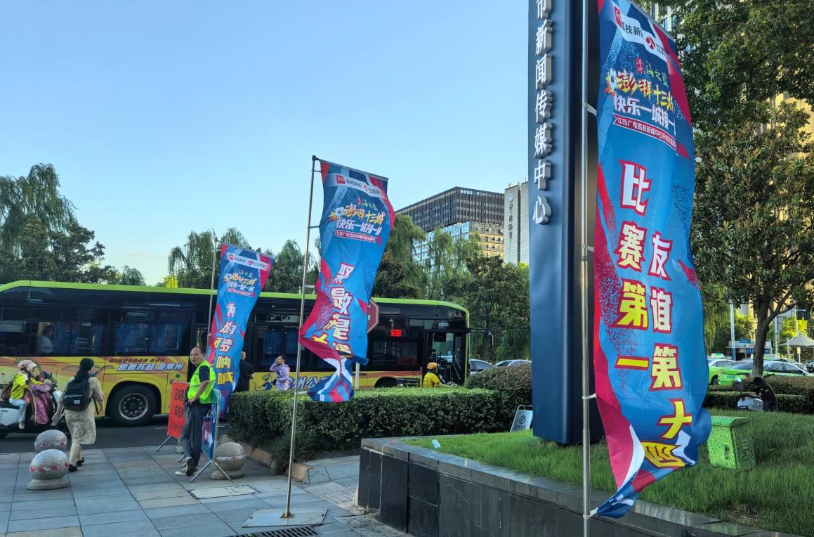 独居女生深夜开锁被索要2410元独居女生深夜开锁费用揭秘，一次意外遭遇引发深思，背后的故事令人感慨